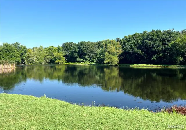 Photo 2 of Sale Pending at 1 Country Life, Defiance, MO 63341 | MLS# MIS26046445 | Listing updated on 2026-08-31