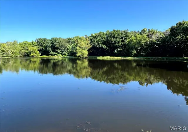 Photo 3 of Sale Pending at 1 Country Life, Defiance, MO 63341 | MLS# MIS26046445 | Listing updated on 2026-08-31