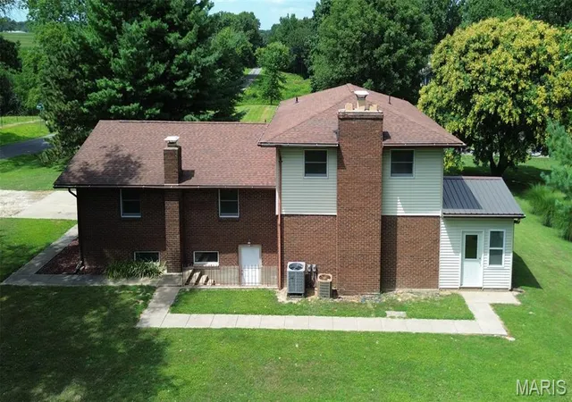 Photo 2 of Single family home for sale at 21015 Hickory St, Grafton, IL 62037 | MLS# MIS26046447 | Listing updated on 2026-08-30