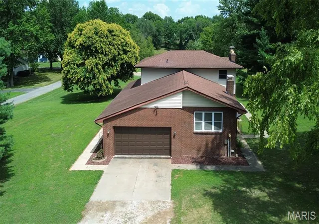 Photo 3 of Single family home for sale at 21015 Hickory St, Grafton, IL 62037 | MLS# MIS26046447 | Listing updated on 2026-08-30