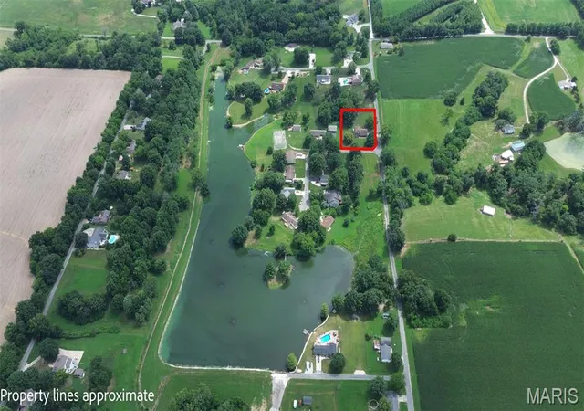 Photo 2 of Single family home for sale at 21015 Hickory St, Grafton, IL 62037 | MLS# MIS26046447 | Listing updated on 2026-10-27