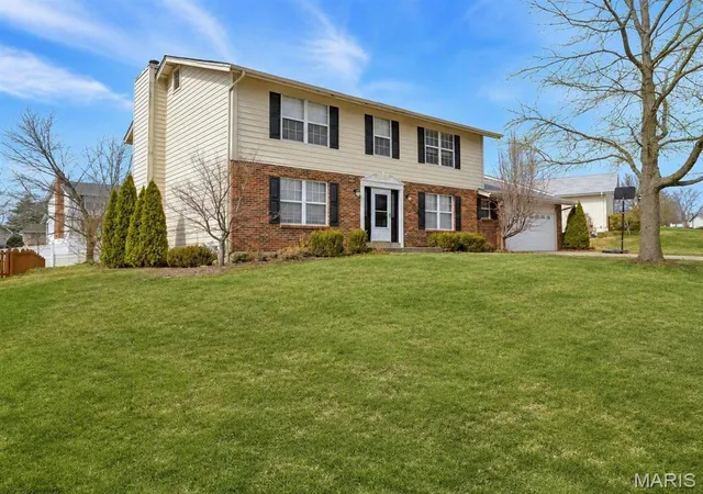 Photo 2 of Single family home for sale at 513 River Bend Estates Dr, Saint Charles, MO 63303 | MLS# MIS26046460 | Listing updated on 2026-08-25