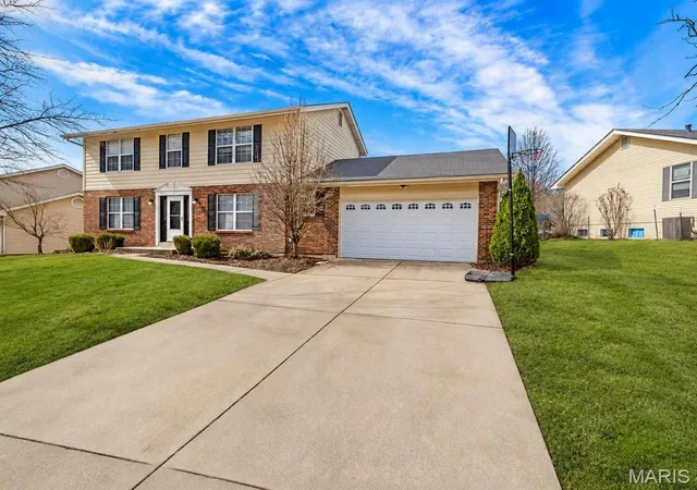 Photo 3 of Single family home for sale at 513 River Bend Estates Dr, Saint Charles, MO 63303 | MLS# MIS26046460 | Listing updated on 2026-08-25