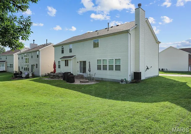 Photo 3 of Single family home for sale at 2701 Emerald Crk Ct, Florissant, MO 63031 | MLS# MIS26046463 | Listing updated on 2026-07-22