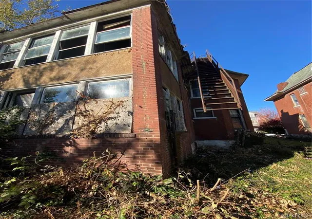 Photo 3 of Single family home for sale at 5038 Raymond Ave, Saint Louis, MO 63113 | MLS# MIS26046476 | Listing updated on 2026-07-22
