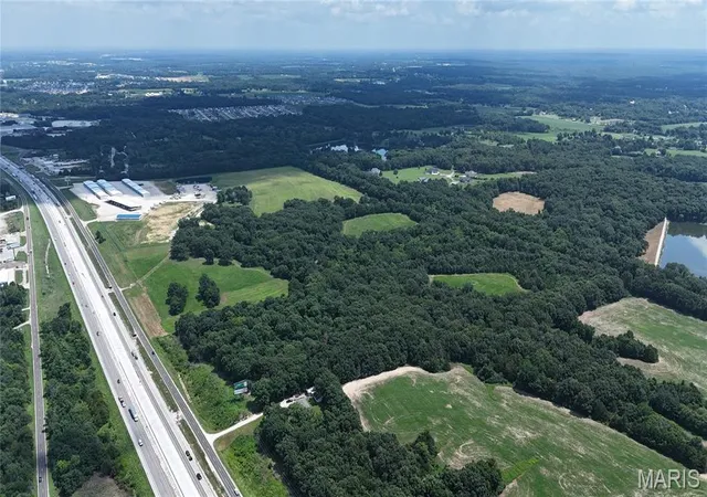 4th image of 5084 Acres Veterans Memorial Parkway, Unincorporated, MO 63390 | MLS# MIS26046480