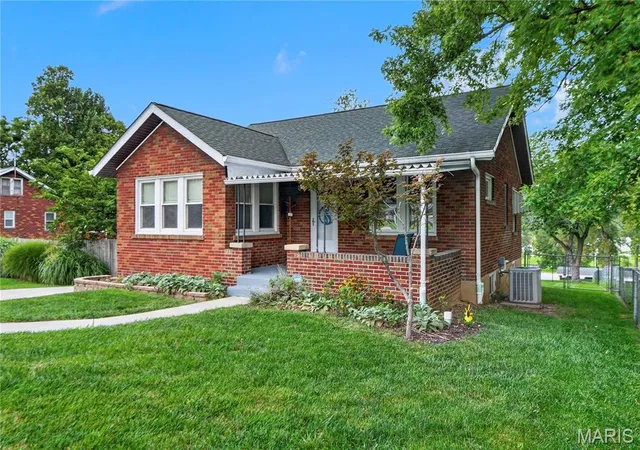 2nd image of 3215 Fee Fee Rd, Bridgeton, MO 63044 | MLS# MIS26046504
