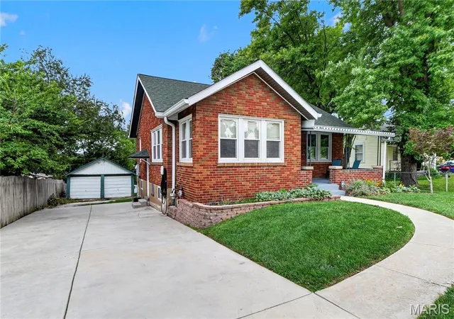 Photo 3 of Sale Pending at 3215 Fee Fee Rd, Bridgeton, MO 63044 | MLS# MIS26046504 | Listing updated on 2026-09-29
