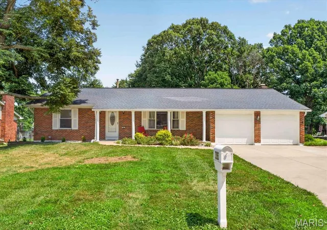 2nd image of 306 Portwind Pl, Ballwin, MO 63021 | MLS# MIS26046510