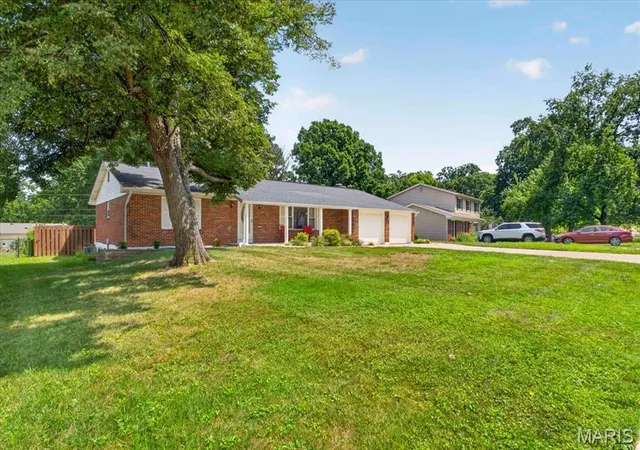 Photo 3 of Sale Pending at 306 Portwind Pl, Ballwin, MO 63021 | MLS# MIS26046510 | Listing updated on 2026-08-03