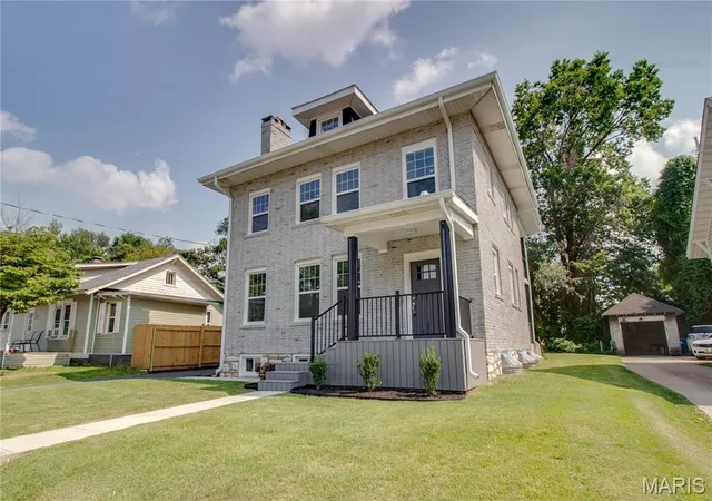 Photo 2 of Single family home for sale at 2619 Hillcrest Ave, Alton, IL 62002 | MLS# MIS26046527 | Listing updated on 2026-08-12