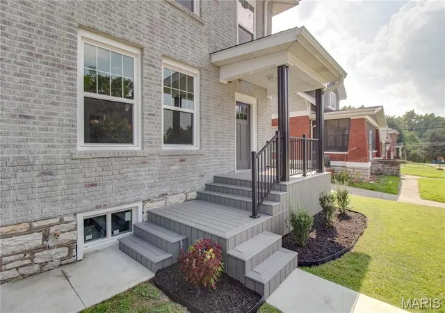 Photo 4 of Single family home for sale at 2619 Hillcrest Ave, Alton, IL 62002 | MLS# MIS26046527 | Listing updated on 2026-08-12
