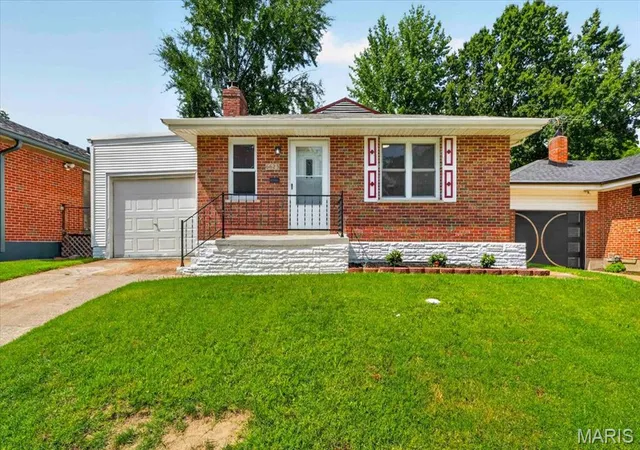 Photo 1 of Single family home for sale at 6623 Kenwood Dr, Saint Louis, MO 63121 | MLS# MIS26046531 | Listing updated on 2026-07-26