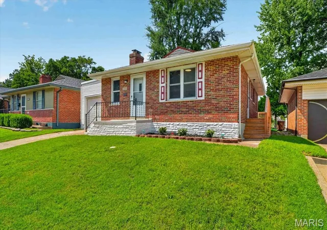 Photo 2 of Single family home for sale at 6623 Kenwood Dr, Saint Louis, MO 63121 | MLS# MIS26046531 | Listing updated on 2026-07-26