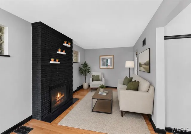 Photo 4 of Single family home for sale at 6623 Kenwood Dr, Saint Louis, MO 63121 | MLS# MIS26046531 | Listing updated on 2026-07-26