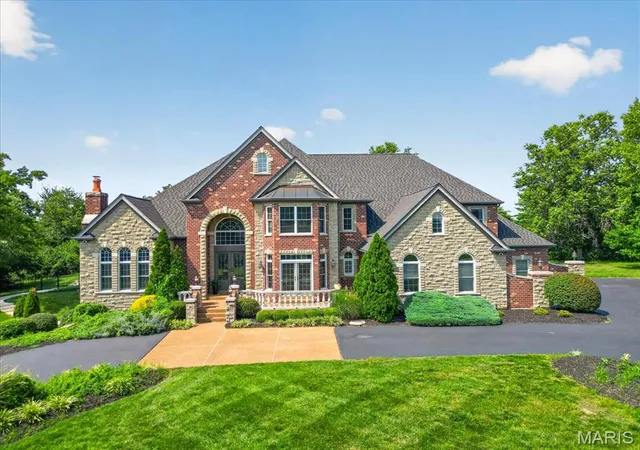 Photo 1 of Mansion for sale at 33 Chapel Hill Ests, Saint Louis, MO 63131 | MLS# MIS26046533 | Listing updated on 2026-09-14