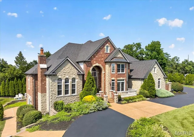 Photo 3 of Mansion for sale at 33 Chapel Hill Ests, Saint Louis, MO 63131 | MLS# MIS26046533 | Listing updated on 2026-09-14