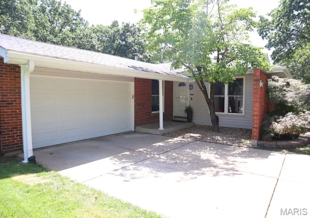 2nd image of 672 Towerwood Dr, Ballwin, MO 63021 | MLS# MIS26046553
