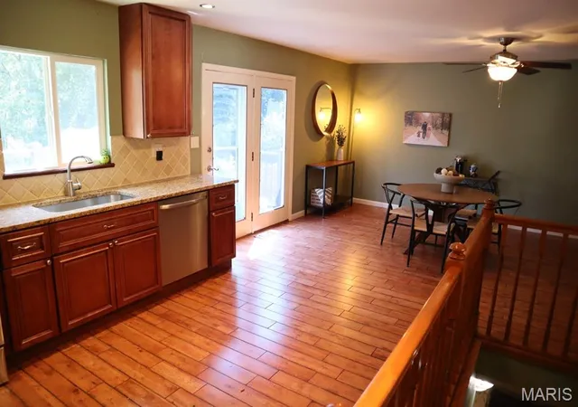 4th image of 672 Towerwood Dr, Ballwin, MO 63021 | MLS# MIS26046553