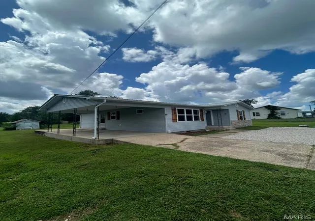 1st image of 813 W 4th St, Dixon, MO 65459 | MLS# MIS26046570