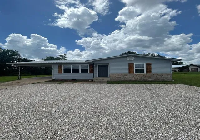 2nd image of 813 W 4th St, Dixon, MO 65459 | MLS# MIS26046570