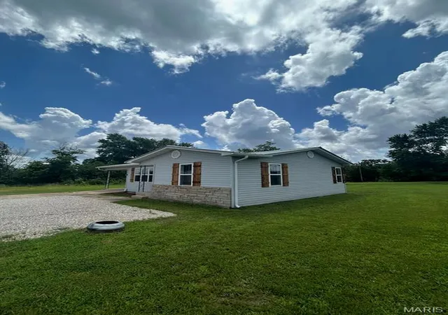 3rd image of 813 W 4Th St, Dixon, MO 65459 | MLS# MIS26046570