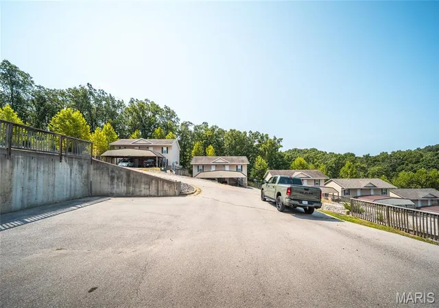 2nd image of 16524 Hunters Ridge Ln, Saint Robert, MO 65584