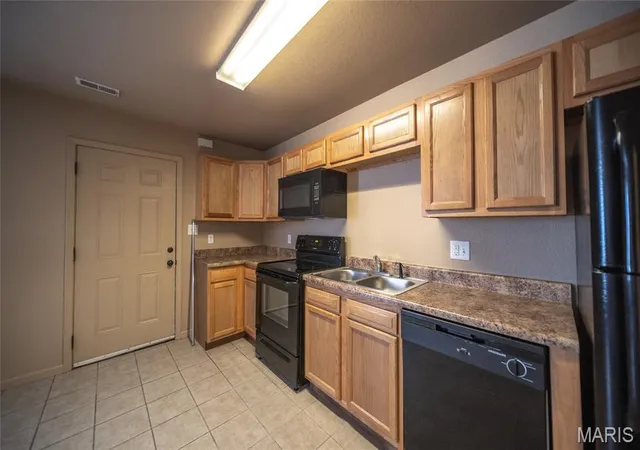 3rd image of 16524 Hunters Ridge Ln, St Robert, MO 65584