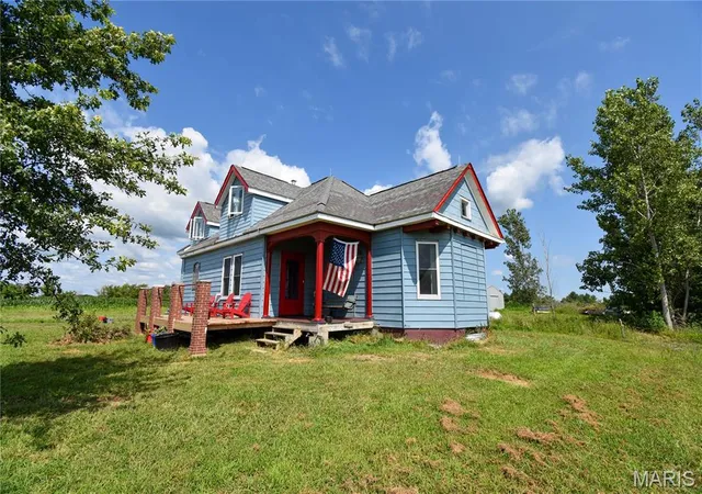 Photo 1 of Single family home for sale at 8975 State Route 4, Staunton, IL 62088 | MLS# MIS26046574 | Listing updated on 2026-09-12
