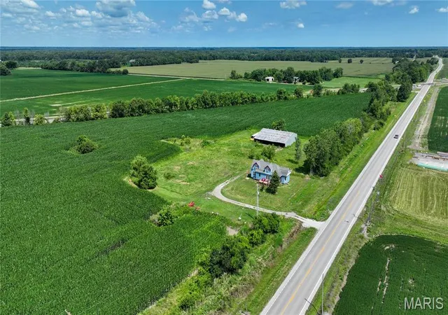 Photo 2 of Single family home for sale at 8975 State Route 4, Staunton, IL 62088 | MLS# MIS26046574 | Listing updated on 2026-09-12