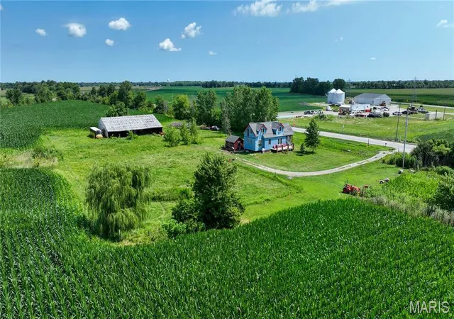 Photo 2 of Single family home for sale at 8975 State Route 4, Staunton, IL 62088 | MLS# MIS26046574 | Listing updated on 2026-09-12