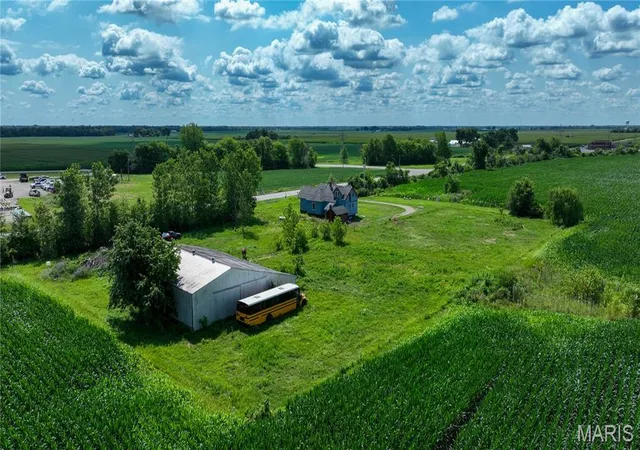 Photo 32 of Single family home for sale at 8975 State Route 4, Staunton, IL 62088 | MLS# MIS26046574 | Listing updated on 2026-09-12