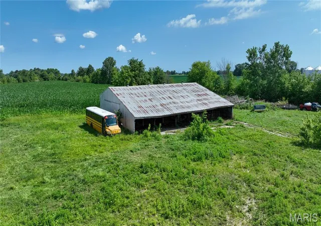 Photo 3 of Single family home for sale at 8975 State Route 4, Staunton, IL 62088 | MLS# MIS26046574 | Listing updated on 2026-09-12