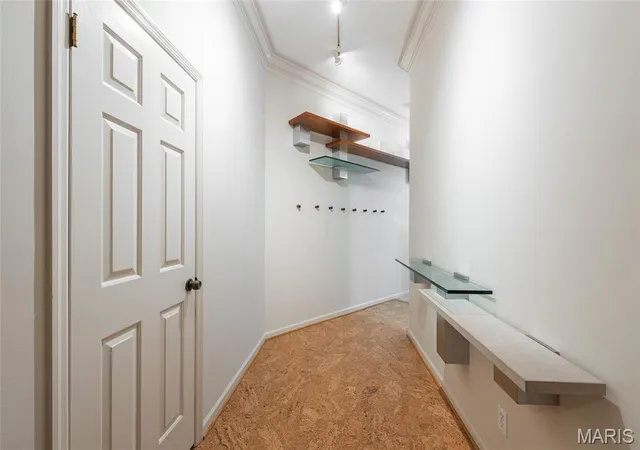 2nd image of 4540 Laclede Ave #303, Saint Louis, MO 63108 | MLS# MIS26046575