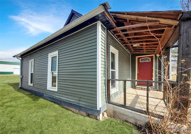 Photo 3 of Single family home for sale at 407 E Salling St, Perry, MO 63462 | MLS# MIS26046595 | Listing updated on 2026-10-08