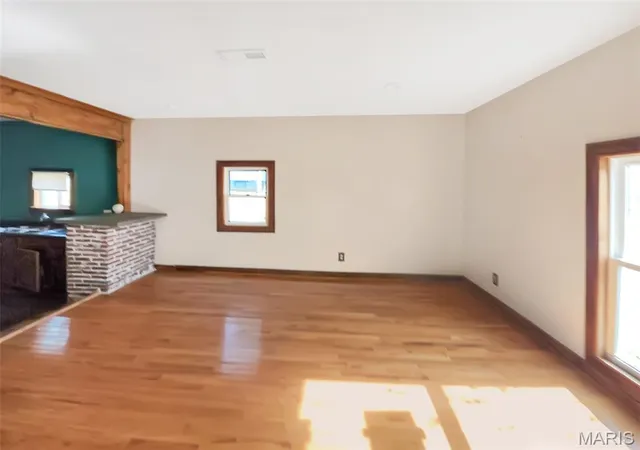 Photo 4 of Single family home for sale at 407 E Salling St, Perry, MO 63462 | MLS# MIS26046595 | Listing updated on 2026-10-08