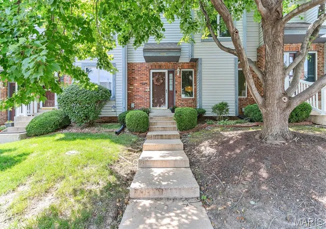 Photo 2 of Sale Pending at 4006 Sherman Park Dr, Saint Charles, MO 63303 | MLS# MIS26046600 | Listing updated on 2026-08-16