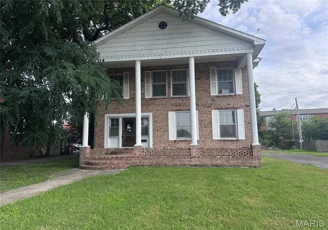 1st image of 114 W North St, Sikeston, MO 63801 | MLS# MIS26046618