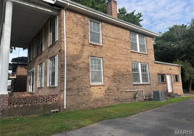2nd image of 114 W North St, Sikeston, MO 63801 | MLS# MIS26046618