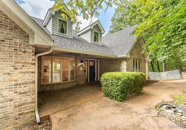 Photo 3 of Single family home for sale at 1423 Wills Hollow Rd, Wildwood, MO 63038 | MLS# MIS26046628 | Listing updated on 2026-08-24