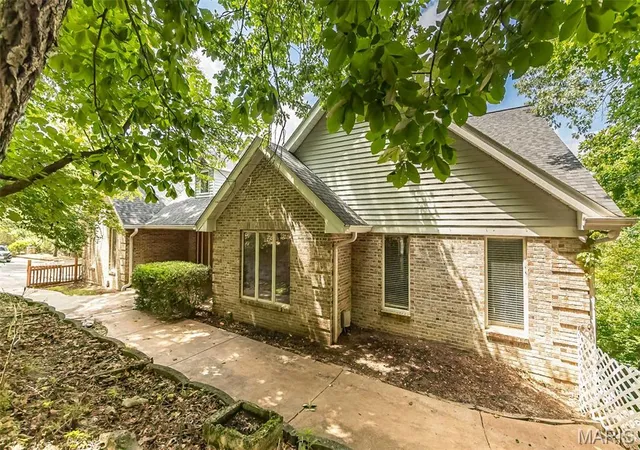 Photo 4 of Single family home for sale at 1423 Wills Hollow Rd, Wildwood, MO 63038 | MLS# MIS26046628 | Listing updated on 2026-08-24