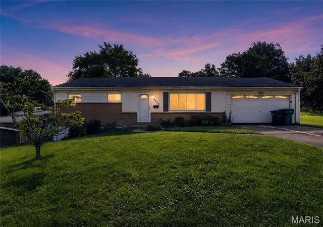 Photo 1 of Sale Pending at 5500 Donbar Dr, Saint Louis, MO 63121 | MLS# MIS26046637 | Listing updated on 2026-09-01