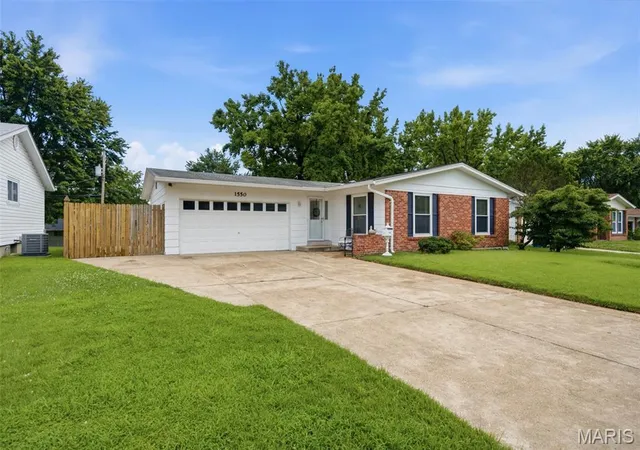 Photo 2 of Single family home for sale at 1550 Bristol Dr, Florissant, MO 63031 | MLS# MIS26046640 | Listing updated on 2026-10-22