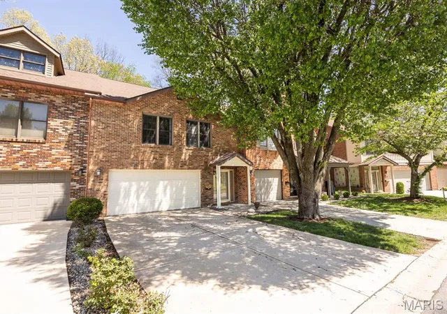 Photo 2 of Single family home for sale at 306 Northoak Dr, Collinsville, IL 62234 | MLS# MIS26046642 | Listing updated on 2026-08-29