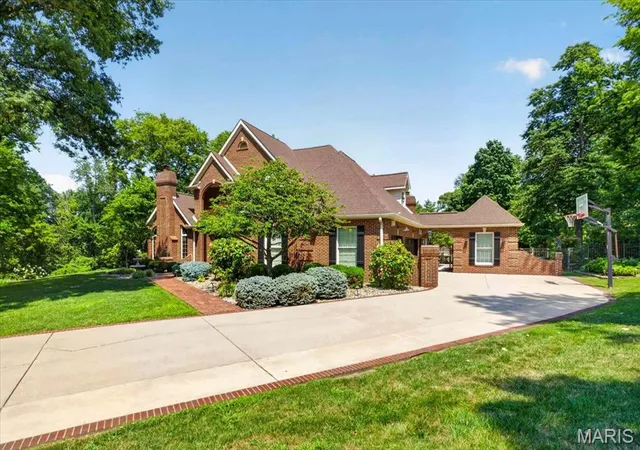 2nd image of 1511 18th Green Ct, Belleville, IL 62220 | MLS# MIS26046664