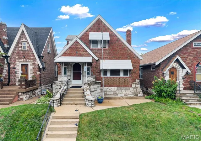 Single family home for sale at 5619 Neosho St, Saint Louis, MO 63109 | MLS# MIS26046667