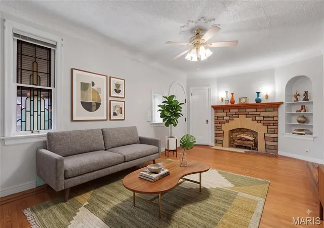Photo 4 of Single family home for sale at 5619 Neosho St, Saint Louis, MO 63109 | MLS# MIS26046667 | Listing updated on 2026-10-19