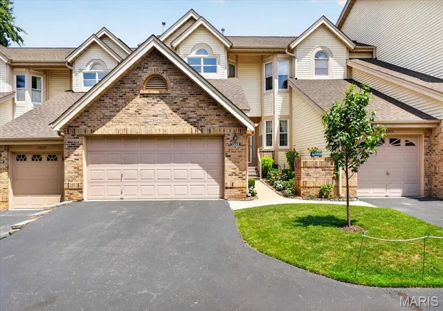 Townhouse for sale at 13015 Autumn Fields Ct, Saint Louis, MO 63146 | MLS# MIS26046669