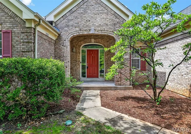 Photo 1 of Sale Pending at 2223 Twin Estates Cir, Chesterfield, MO 63017 | MLS# MIS26046683 | Listing updated on 2026-08-19