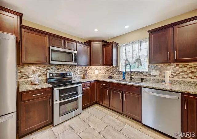3rd image of 131 Creek View Dr, Saint Robert, MO 65584 | MLS# MIS26046711